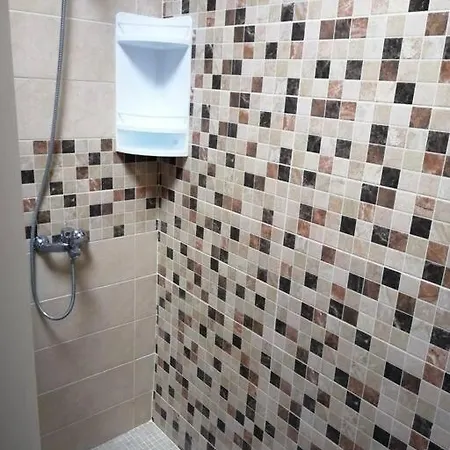 Apartment Individual Privada, Piso De 3 Con Areas Compartidas *