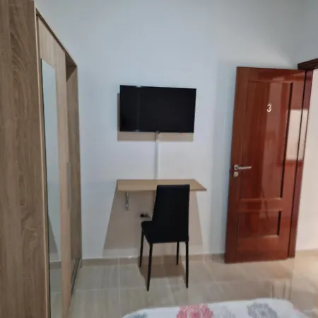 Apartment Individual Privada, Piso De 3 Con Areas Compartidas *