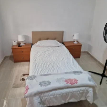 Individual Privada, Piso De 3 Con Areas Compartidas *